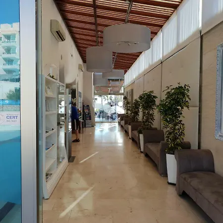 Playa Feliz 普拉亚戴尔雷安格莱斯